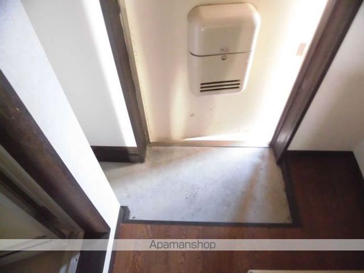 第2藤ハイツ102の玄関