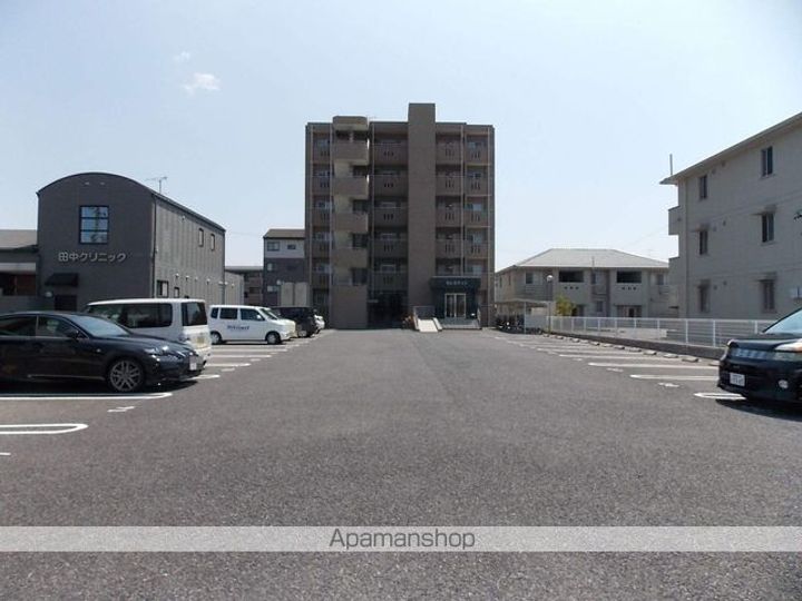 愛知県北名古屋市高田寺出口の賃貸マンションの外観