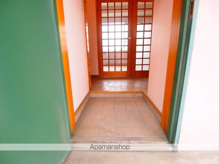 福島県郡山市田村町金屋字マセ口の賃貸マンションの玄関