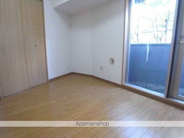 東京都新宿区下落合4丁目の賃貸マンションの居間