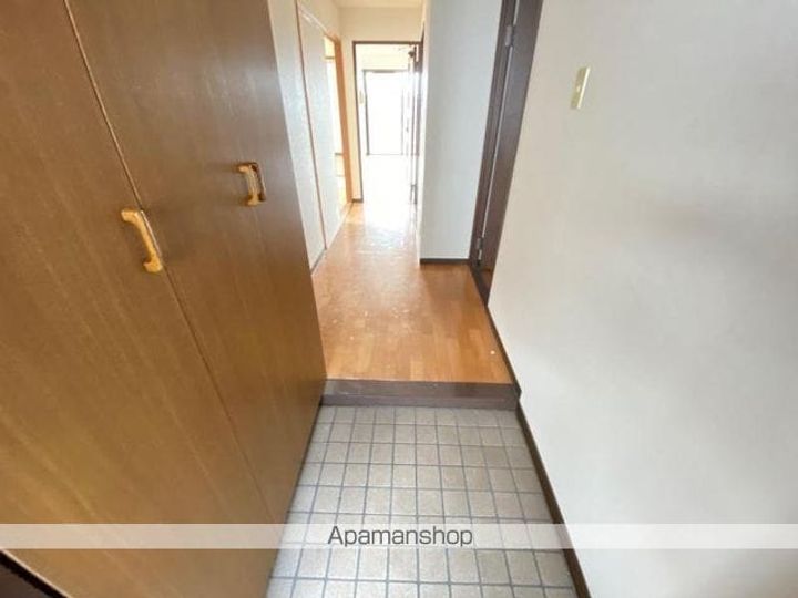 香川県高松市太田上町の賃貸マンションの玄関