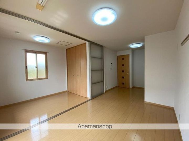 フォンターナ伏石 B棟の居間