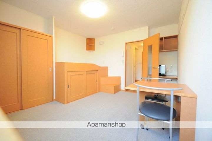 レオパレスいちい鵜沼の居間