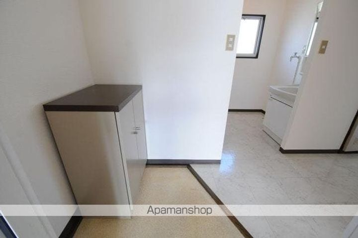 フレグランスカサイB棟201の玄関