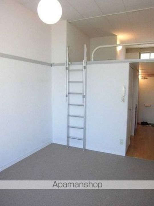 レオパレス優優の居間