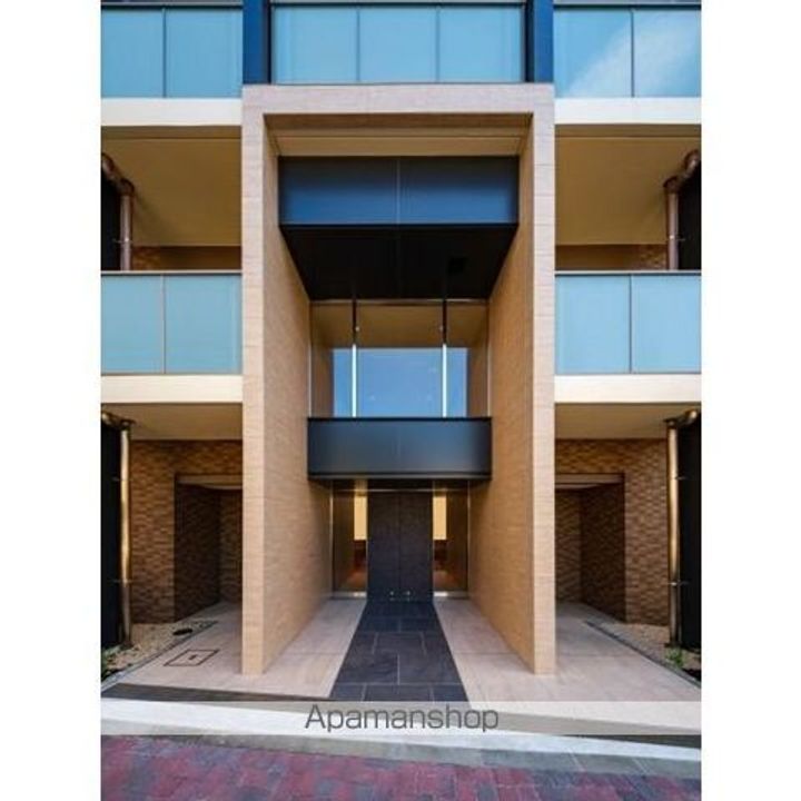 東京都台東区根岸3丁目の賃貸マンションの外観