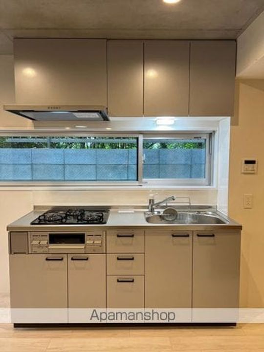 東京都新宿区西落合2丁目の賃貸マンションのキッチン