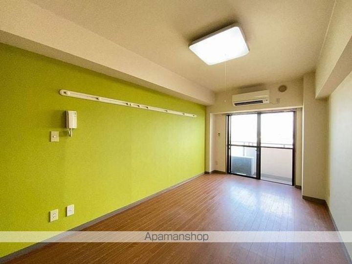 埼玉県三郷市三郷1丁目の賃貸マンションの居間