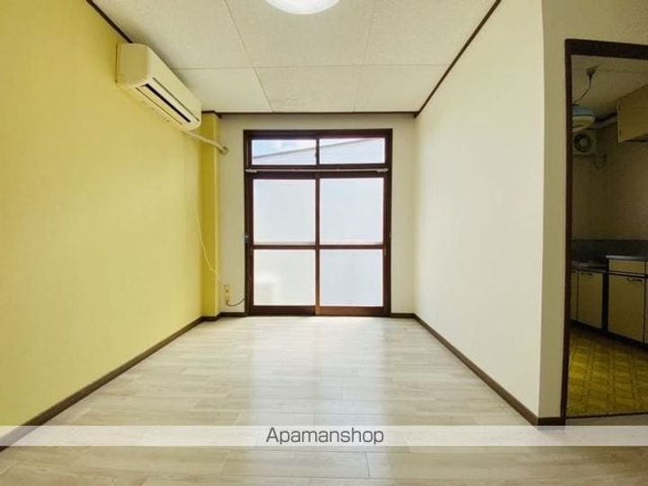 本通1丁目アパート(ホンドオリイッチョウメアパート)2階右の内装