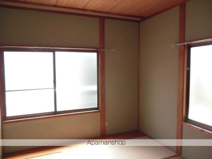 メイプル山路の居間