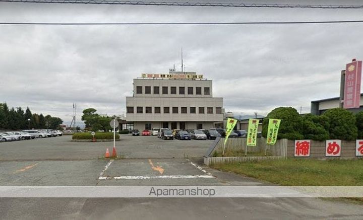 メゾン・ド・リュエルの周辺