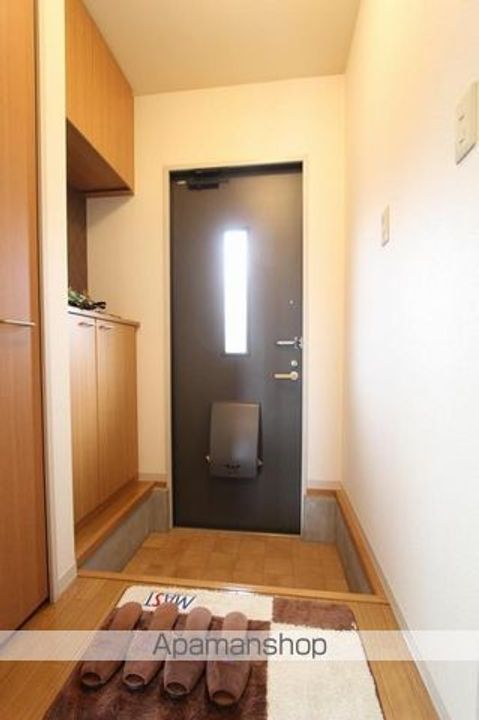 香川県高松市鬼無町佐藤の賃貸アパートの玄関