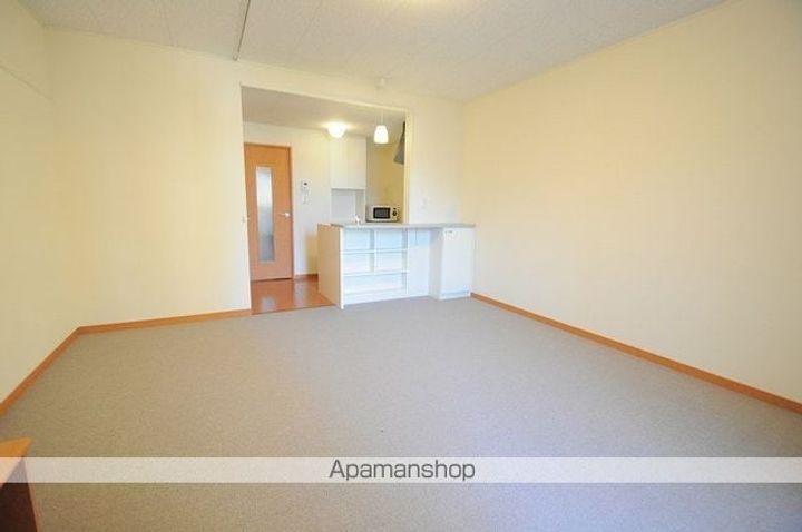 大阪府大阪市東住吉区照ケ丘矢田4丁目の賃貸マンションの居間