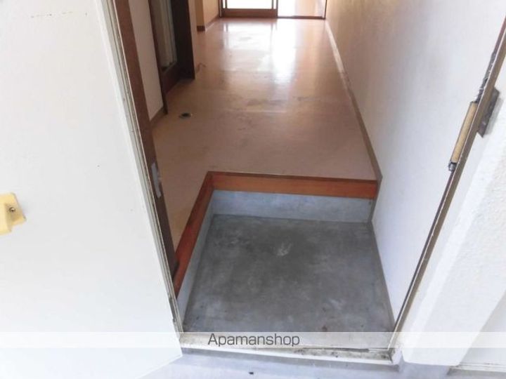 レジデンス山口A棟102の玄関