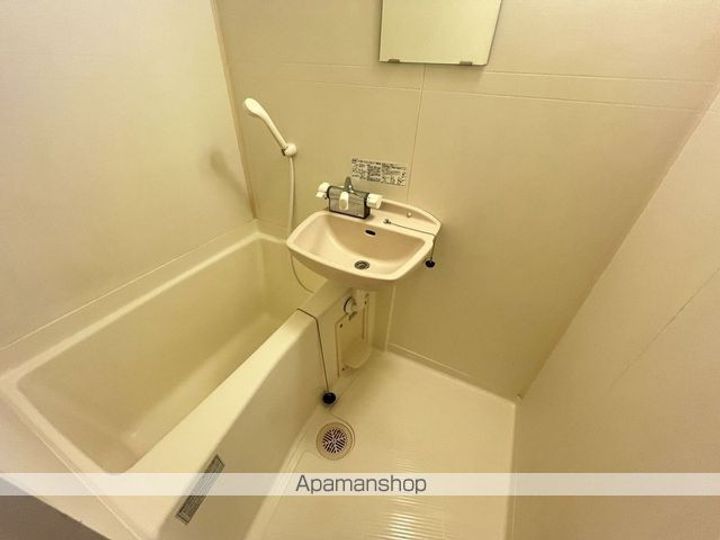 レオパレスタカネ.台の風呂