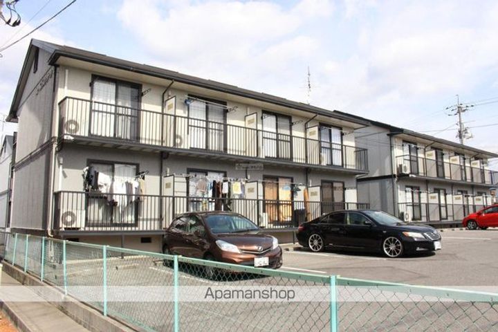 コーポラスグリーン D棟の外観