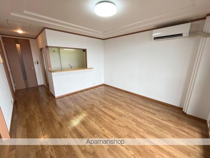 岐阜県本巣郡北方町柱本南2丁目の賃貸マンションの居間