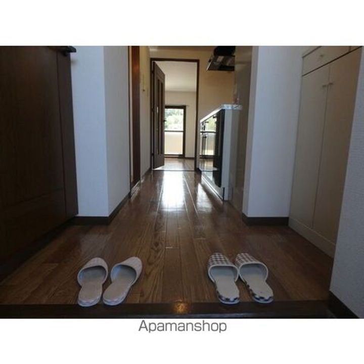 ハイツ山光の玄関