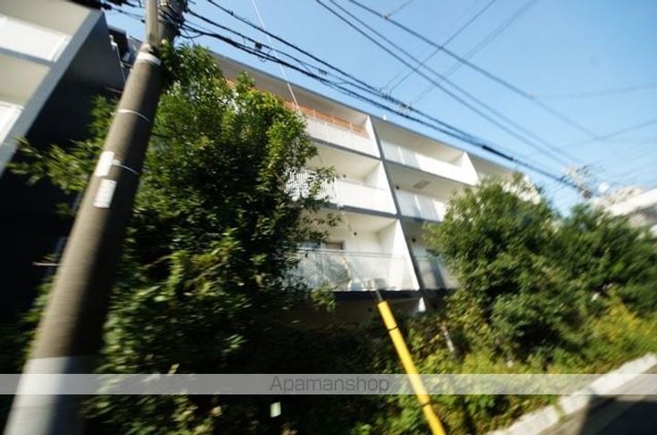 レジディア北新宿の外観