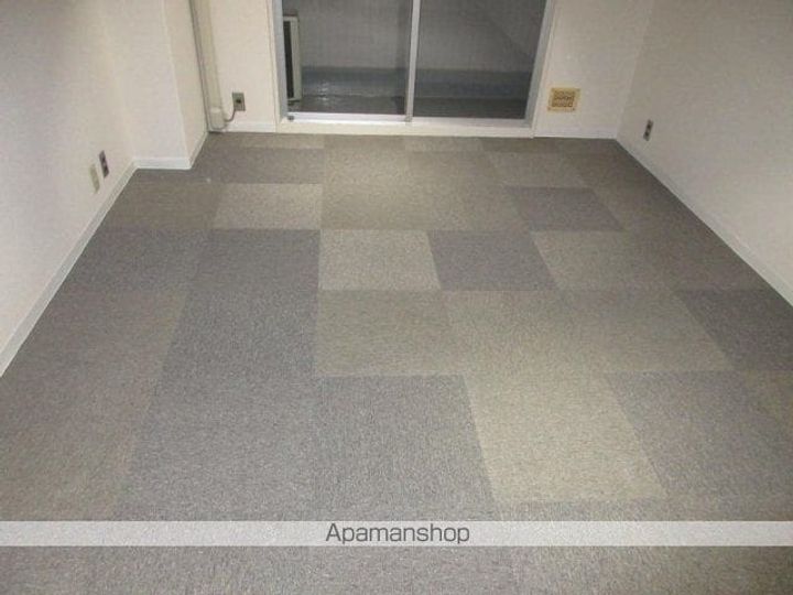 東京都港区赤坂6丁目の賃貸マンションの居間