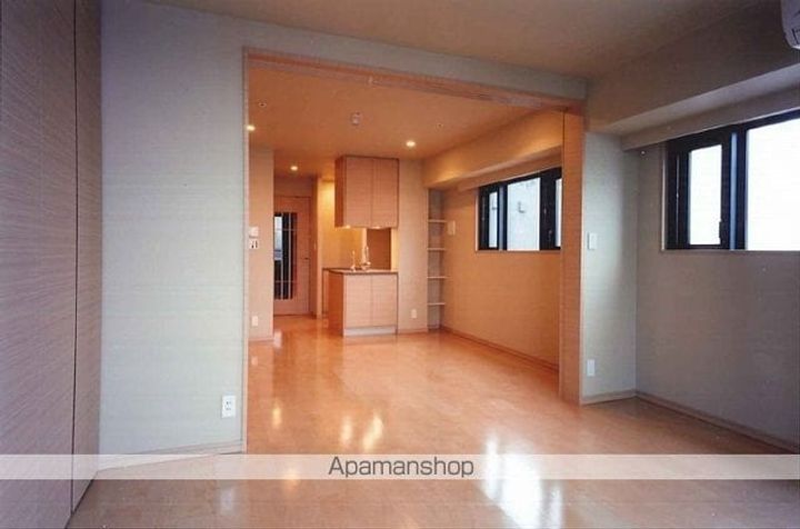 東京都千代田区神田小川町3丁目の賃貸マンションの居間