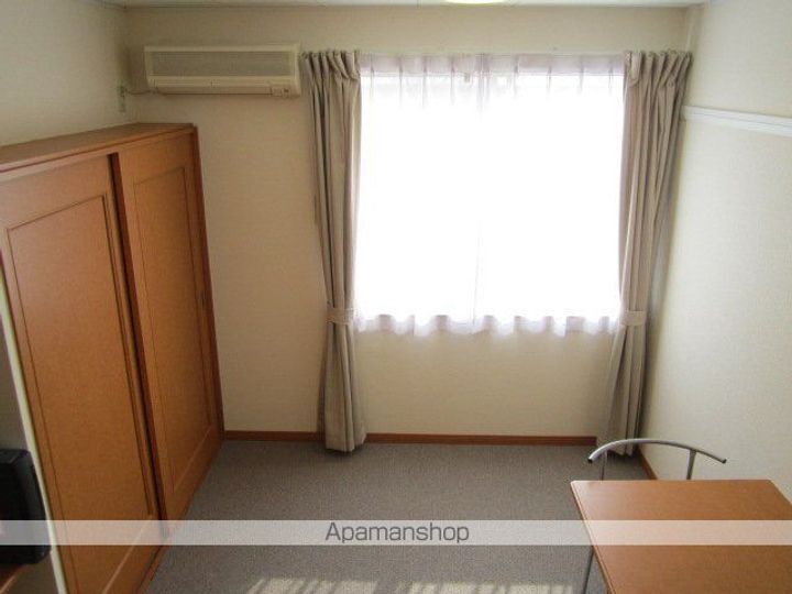 レオパレスタカネ.台の居間