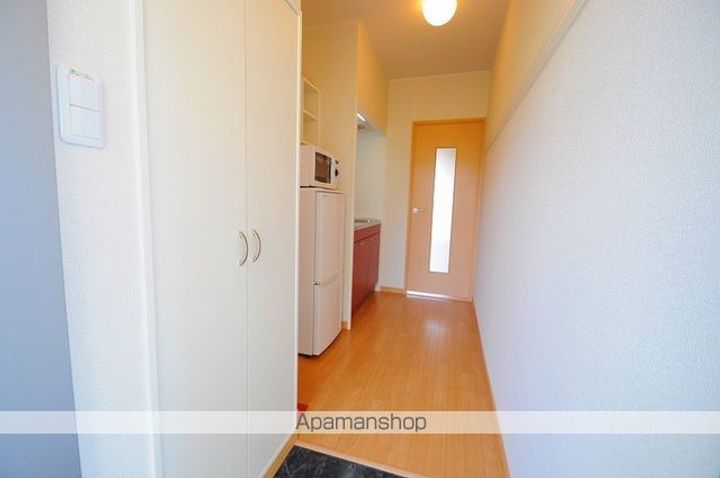 レオパレスコスモス306の玄関