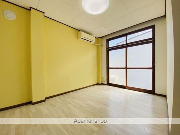 本通1丁目アパート(ホンドオリイッチョウメアパート)2階右の内装