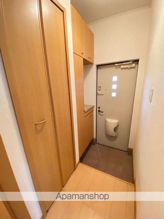 香川県高松市御厩町の賃貸アパートの玄関