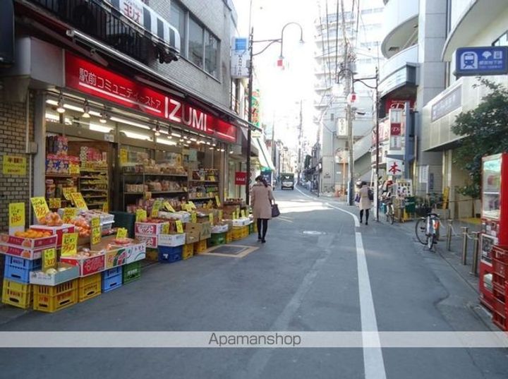 中井マーサの周辺