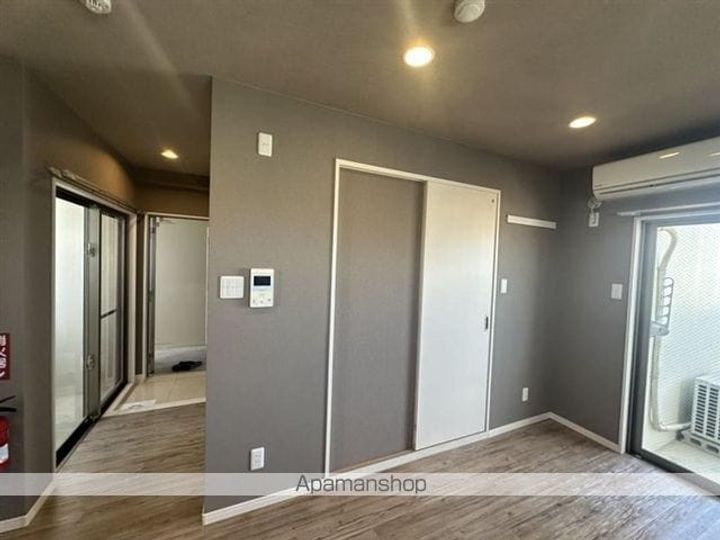 ラ・プリメール上之屋703の居間