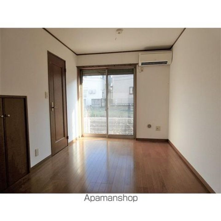 ドリームコート南平110号室の居間