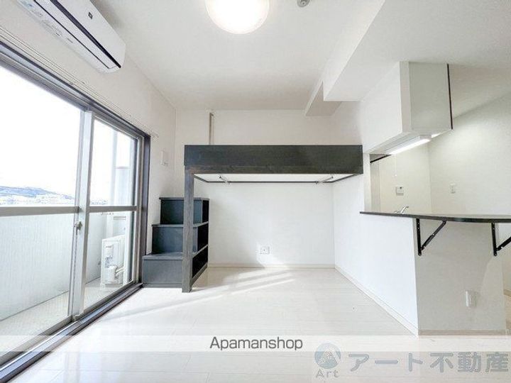 アルト萱町 西棟W406の居間