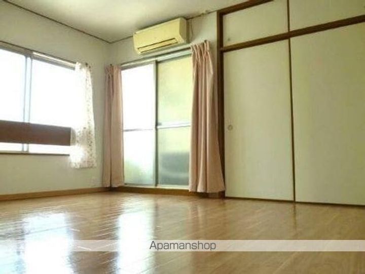 横山荘東の居間