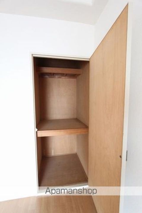 香川県高松市香西本町の賃貸マンションの内装