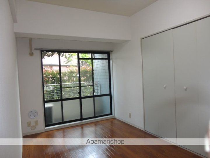 東京都世田谷区三軒茶屋2丁目の賃貸マンションの居間