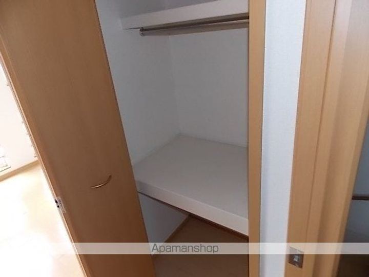 愛知県犬山市大字羽黒字小安の賃貸アパートの内装