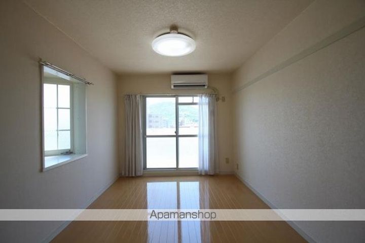 コート新北Ⅳの居間