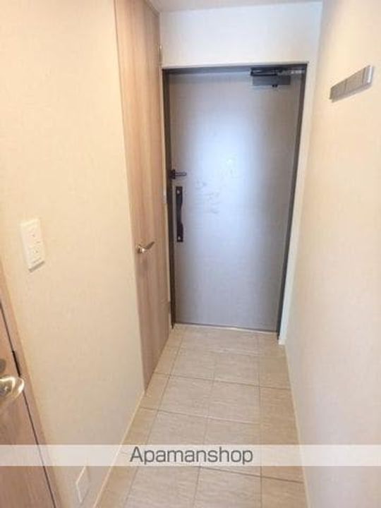 シーズンフラッツ青葉通一番町の玄関