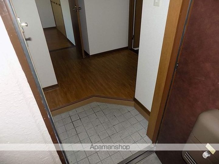 ハイネス西春302の玄関