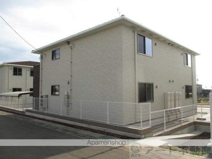 愛媛県東温市志津川南4丁目の賃貸アパートの外観