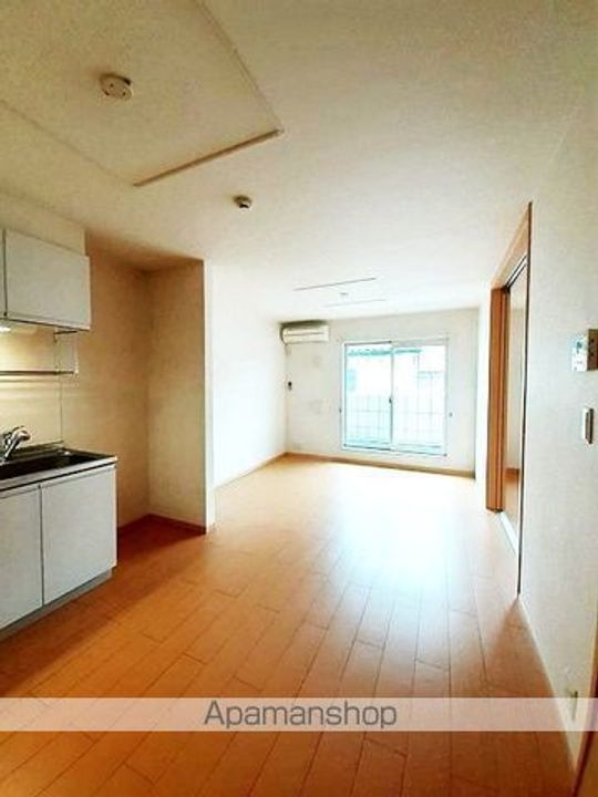 東京都東大和市蔵敷2丁目の賃貸アパートの居間