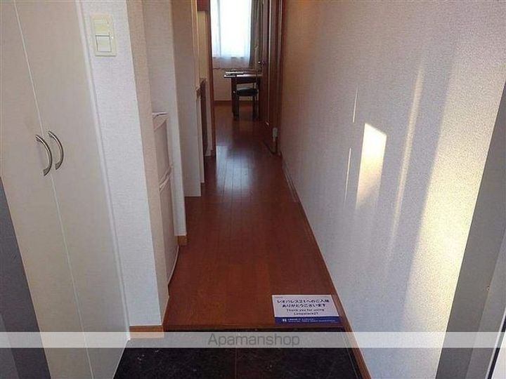 レオパレスレオーノの玄関