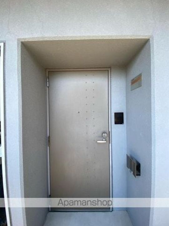香川県高松市栗林町1丁目の賃貸マンションの玄関