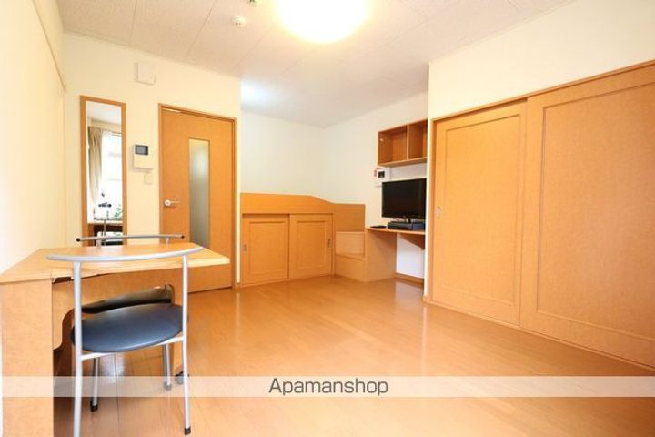 レオパレスめぞん恵智川204の居間