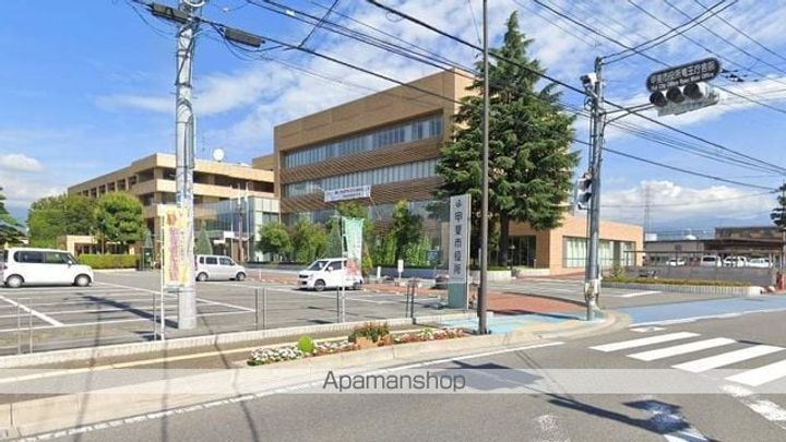 山梨県甲斐市富竹新田の賃貸アパートの周辺