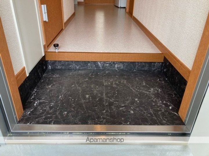 北海道函館市美原2丁目の賃貸アパートの玄関