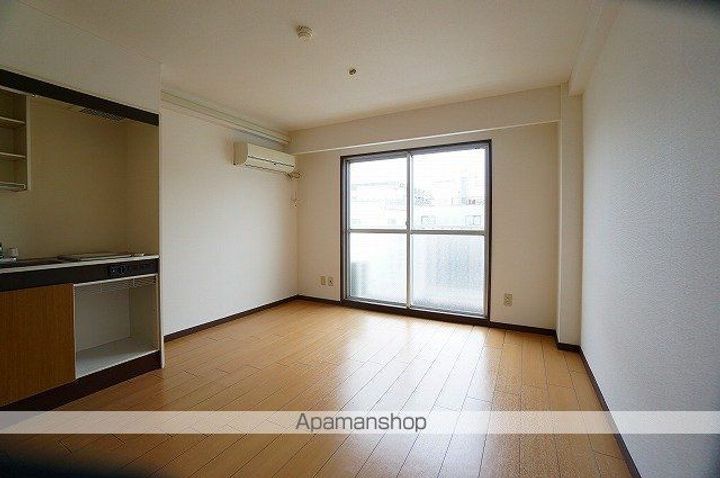 ロイヤルマンション大和町307の居間