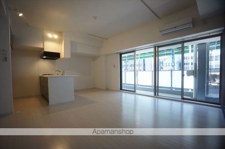 愛知県名古屋市中区新栄1丁目の賃貸マンションの居間