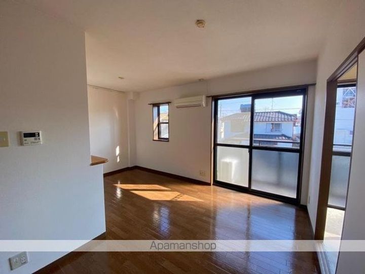 フォブール新居ⅡAA202の居間